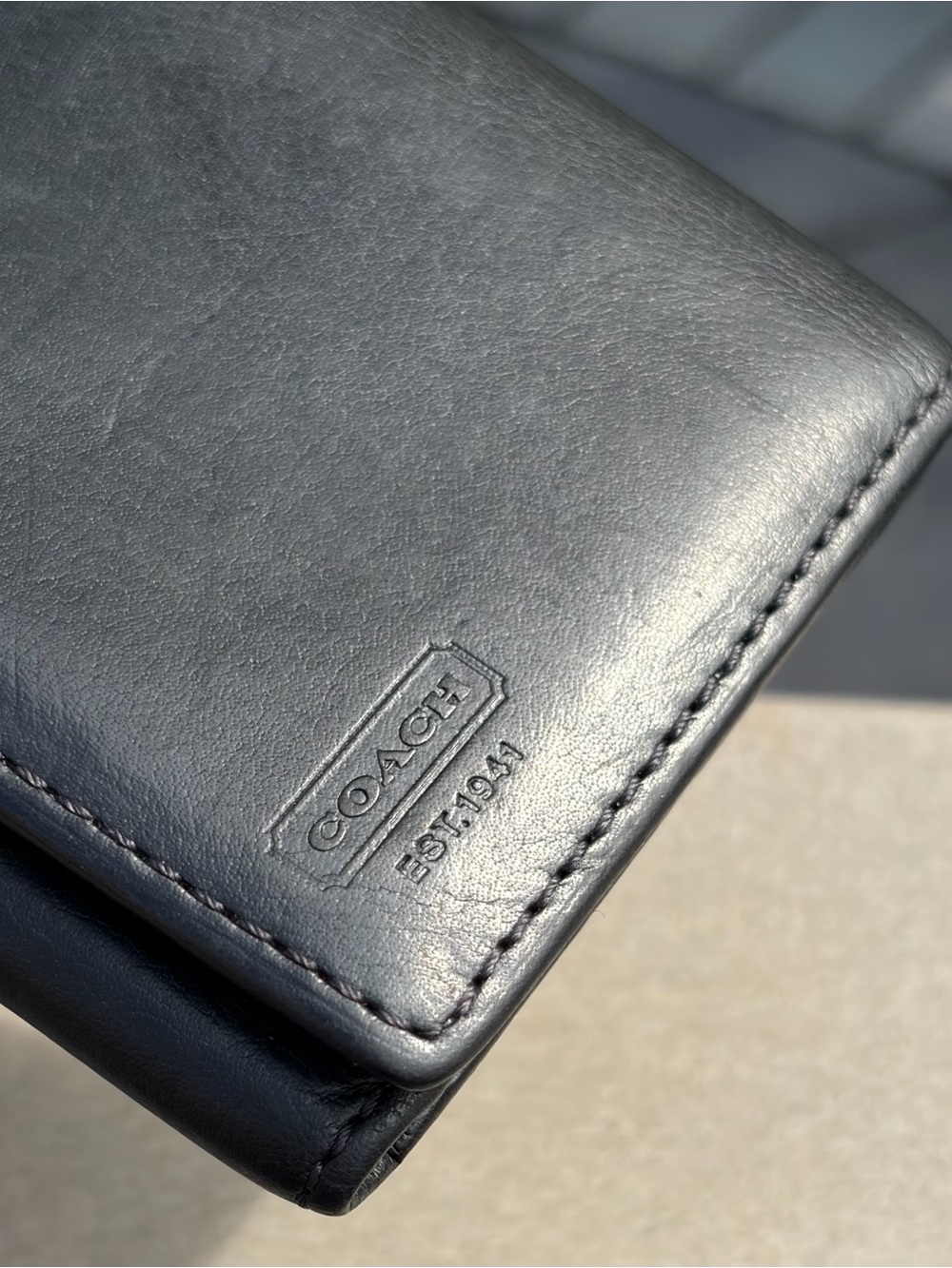 Vintage COACH Water Buffalo Black Leather Card Case Compact Trifold Wallet - Picture 4 of 14
